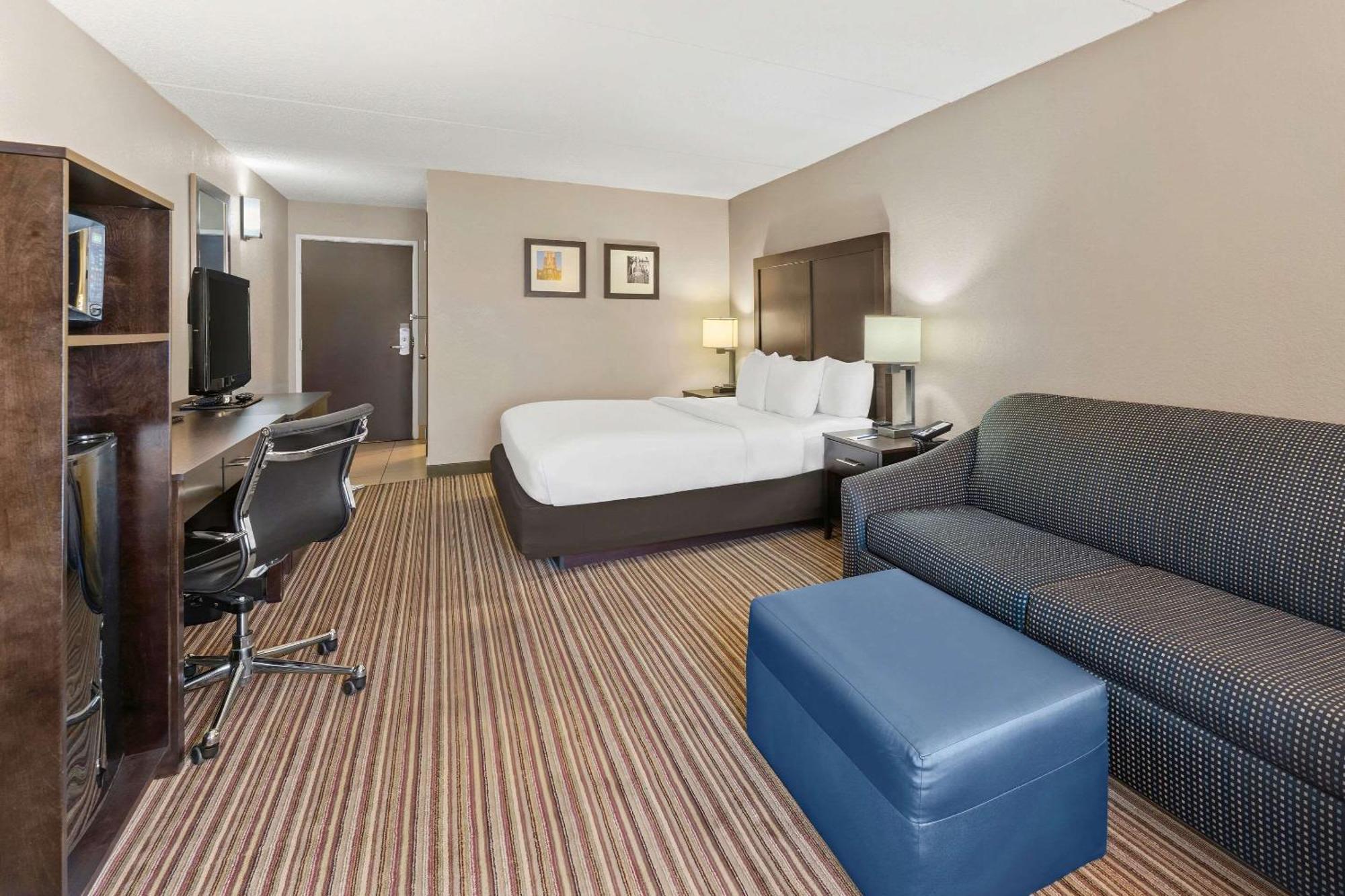 Comfort Lehigh Valley West Inn