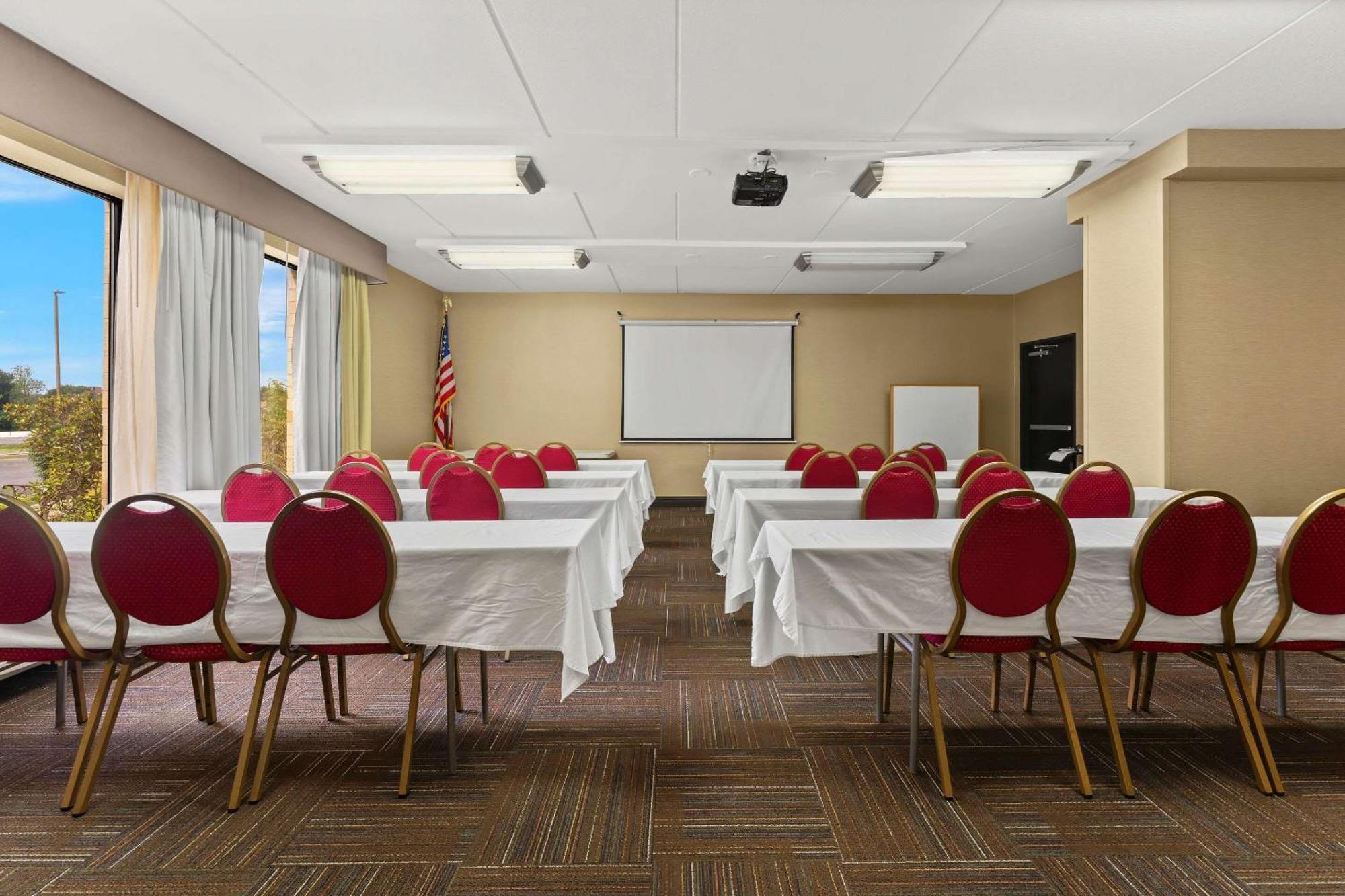 Inn Comfort Lehigh Valley West 3*