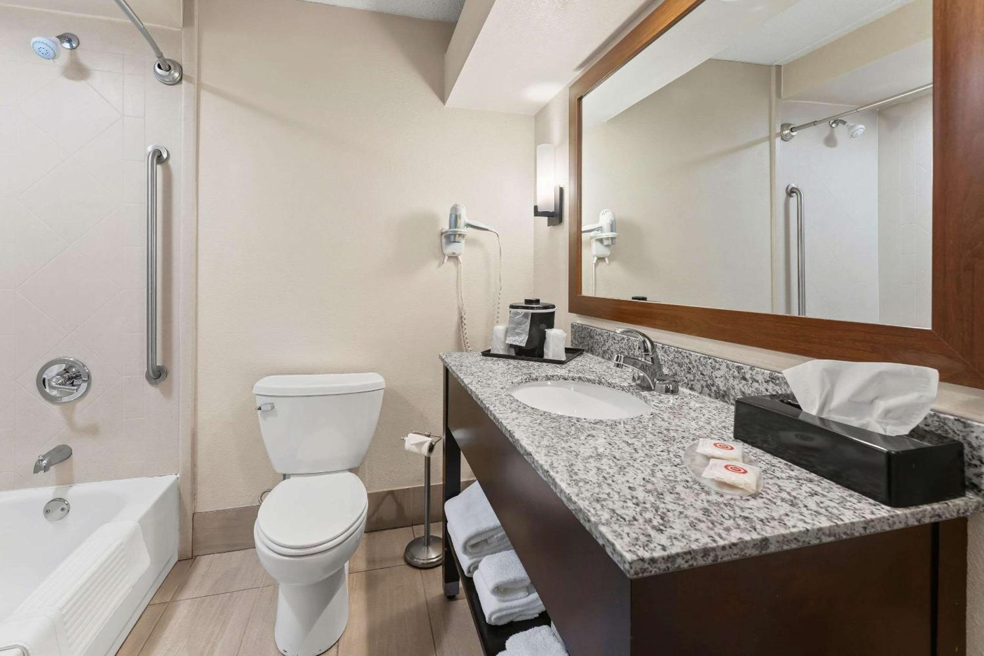 Comfort Lehigh Valley West Inn
