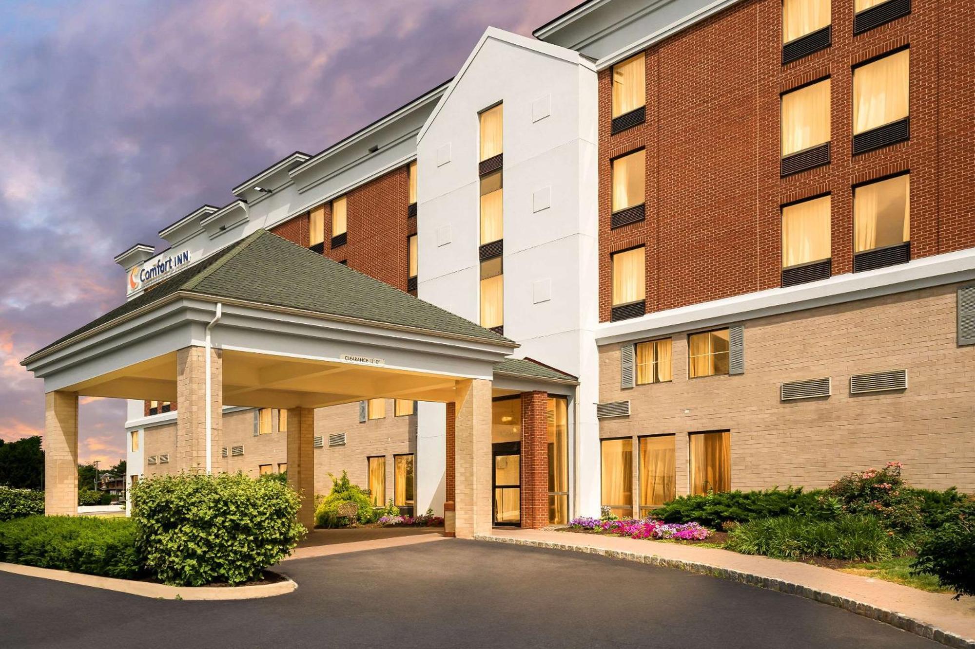 Comfort Lehigh Valley West Inn