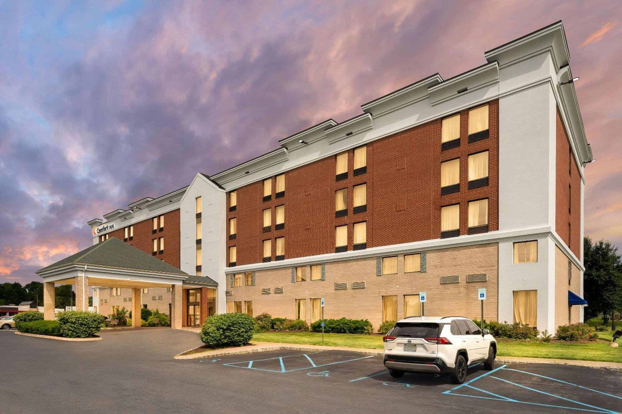 Inn Comfort Lehigh Valley West 3*